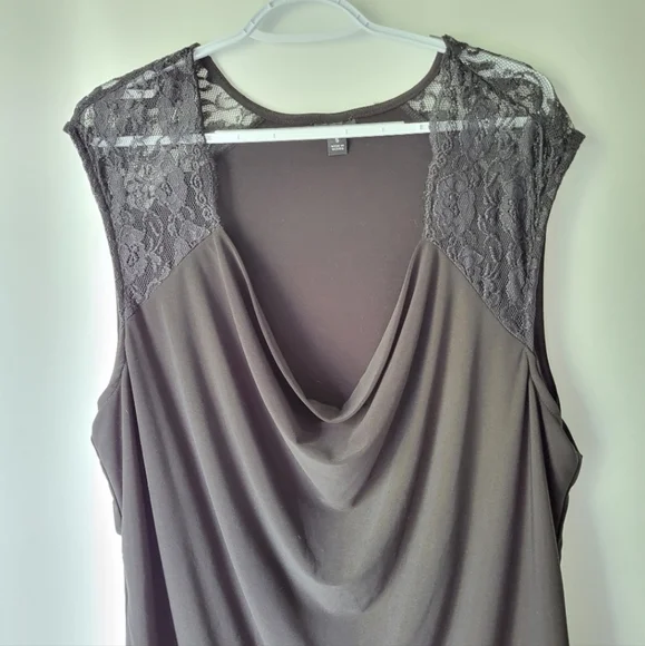 TORRID Like New Sleeveless Top Lace Detailing Sz 5/5X - Picture 4 of 12